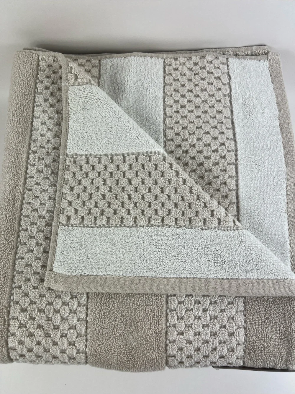 DKNY Bath Towels Tan White Textured Soft Plush 100% Cotton 2 Pc Set NEW